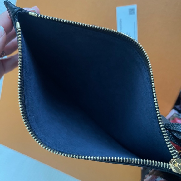 Louis Vuitton Monogram Neverfull MM Pochette - Picture 4 of 4